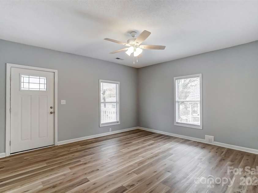 423 Oak Street, Gastonia, NC 28054.  MLS# CAR4206712, YatesRealty ID 5236. 