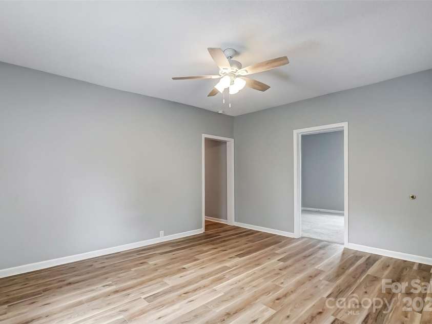 423 Oak Street, Gastonia, NC 28054.  MLS# CAR4206712, YatesRealty ID 5236. 