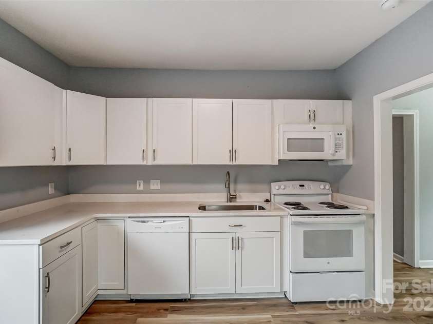 423 Oak Street, Gastonia, NC 28054.  MLS# CAR4206712, YatesRealty ID 5236. 
