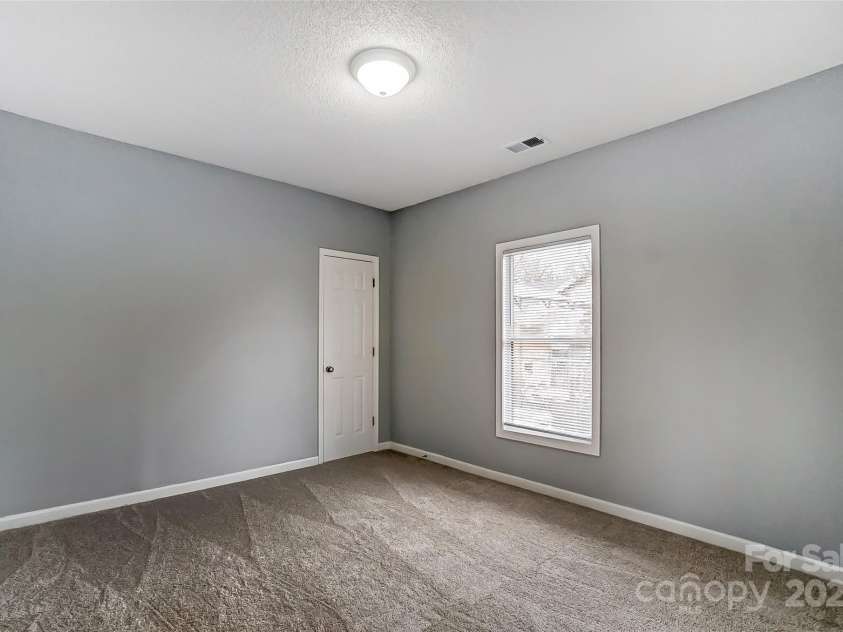 423 Oak Street, Gastonia, NC 28054.  MLS# CAR4206712, YatesRealty ID 5236. 