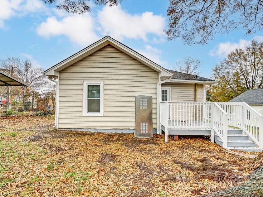 423 Oak Street, Gastonia, NC 28054.  MLS# CAR4206712, YatesRealty ID 5236. 