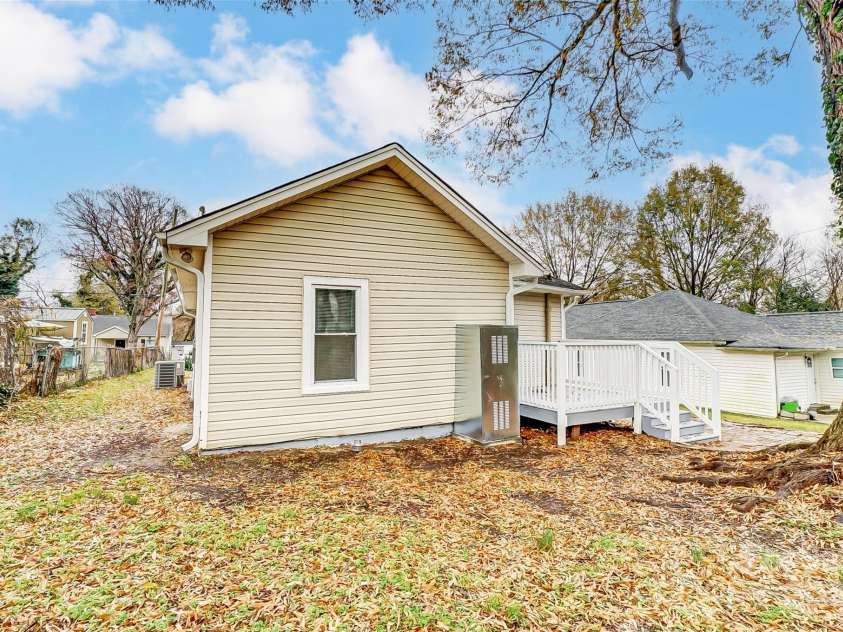 423 Oak Street, Gastonia, NC 28054.  MLS# CAR4206712, YatesRealty ID 5236. 