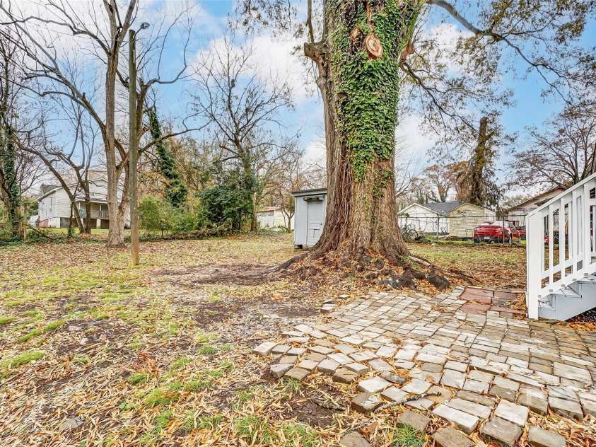 423 Oak Street, Gastonia, NC 28054.  MLS# CAR4206712, YatesRealty ID 5236. 