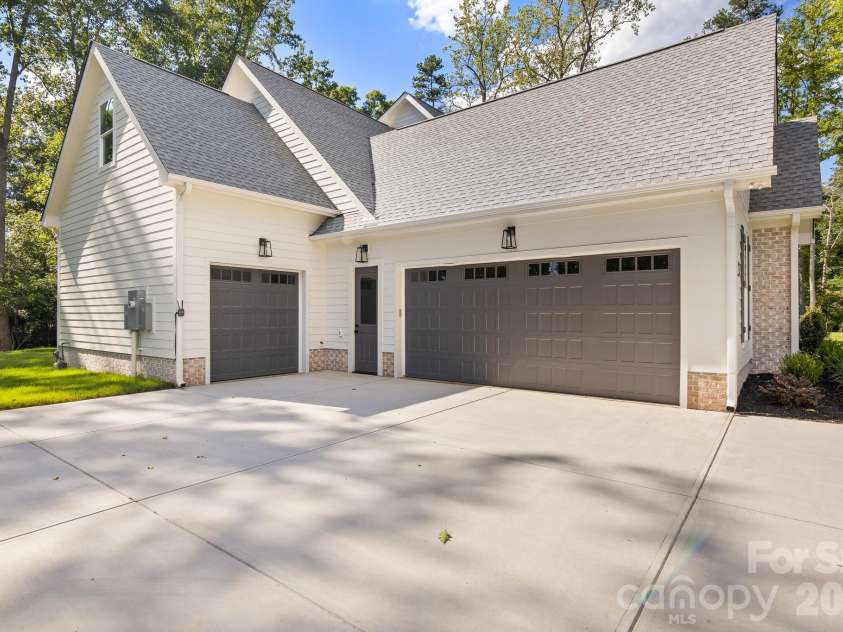 425 Snow Goose Walk None, Clover, SC 29710.  MLS# CAR4354242, YatesRealty ID 5236. 3 car garage