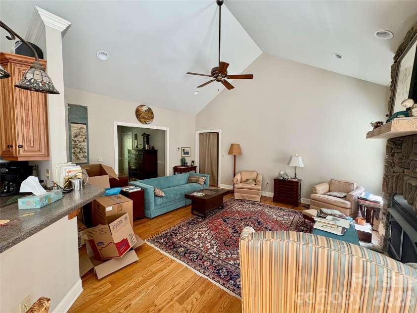 502 Pace Road, Hendersonville, NC 28792.  MLS# CAR4427291, YatesRealty ID 52361. 