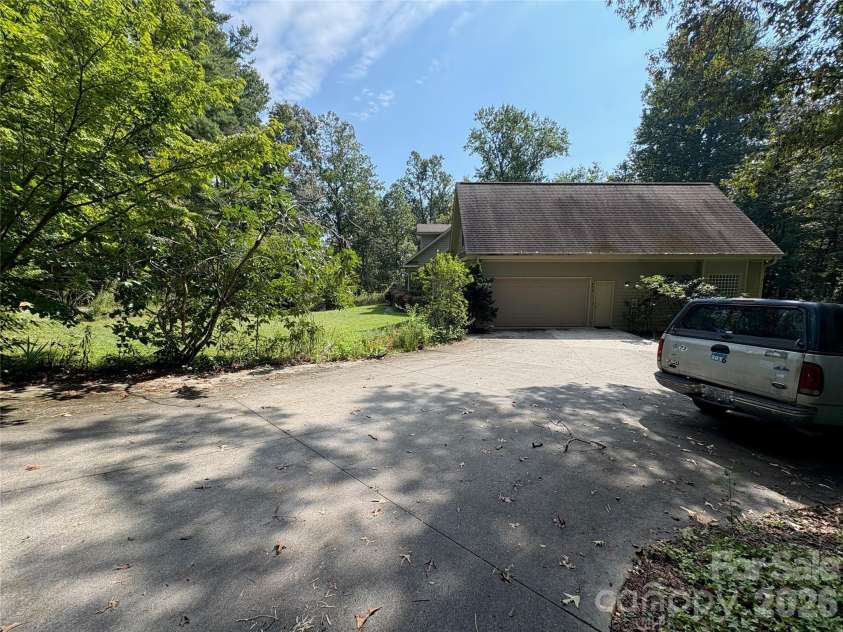 502 Pace Road, Hendersonville, NC 28792.  MLS# CAR4427291, YatesRealty ID 52361. 