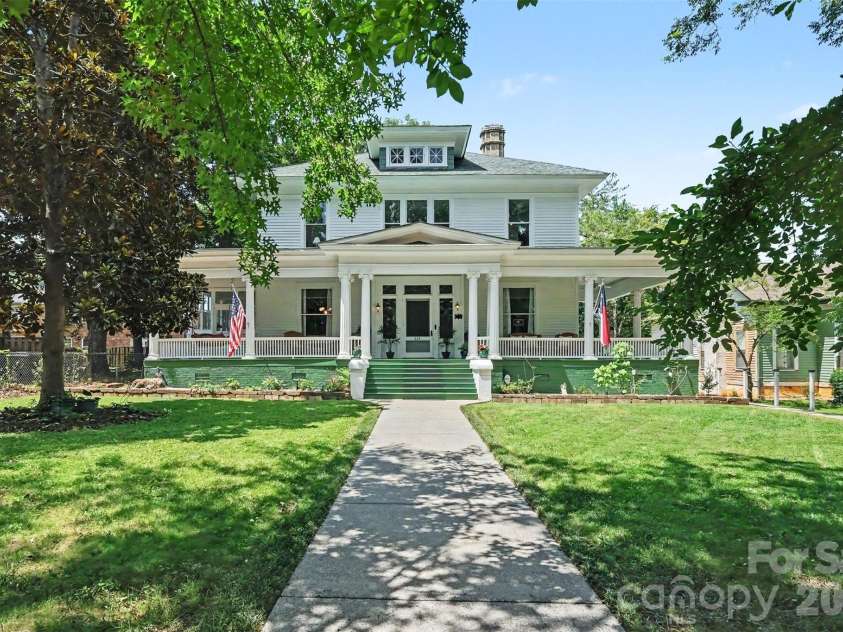 624 Walnut Street, Statesville, NC 28677.  MLS# CAR4396029, YatesRealty ID 52364. 