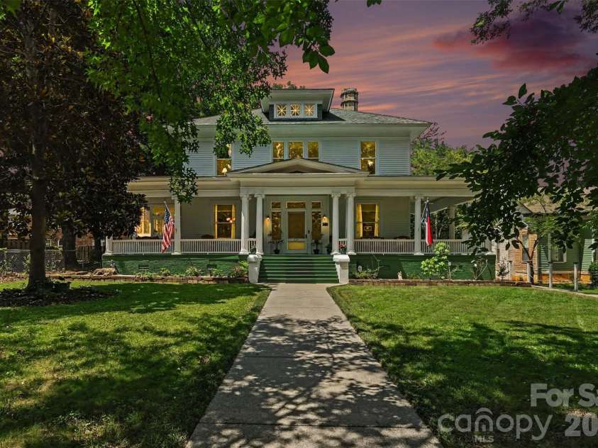 624 Walnut Street, Statesville, NC 28677.  MLS# CAR4396029, YatesRealty ID 52364. 