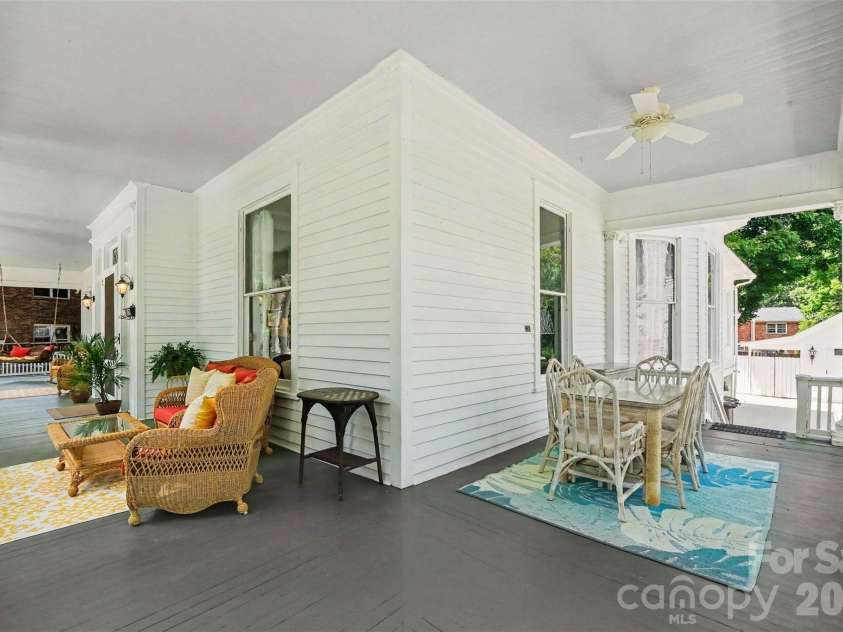 624 Walnut Street, Statesville, NC 28677.  MLS# CAR4396029, YatesRealty ID 52364. 