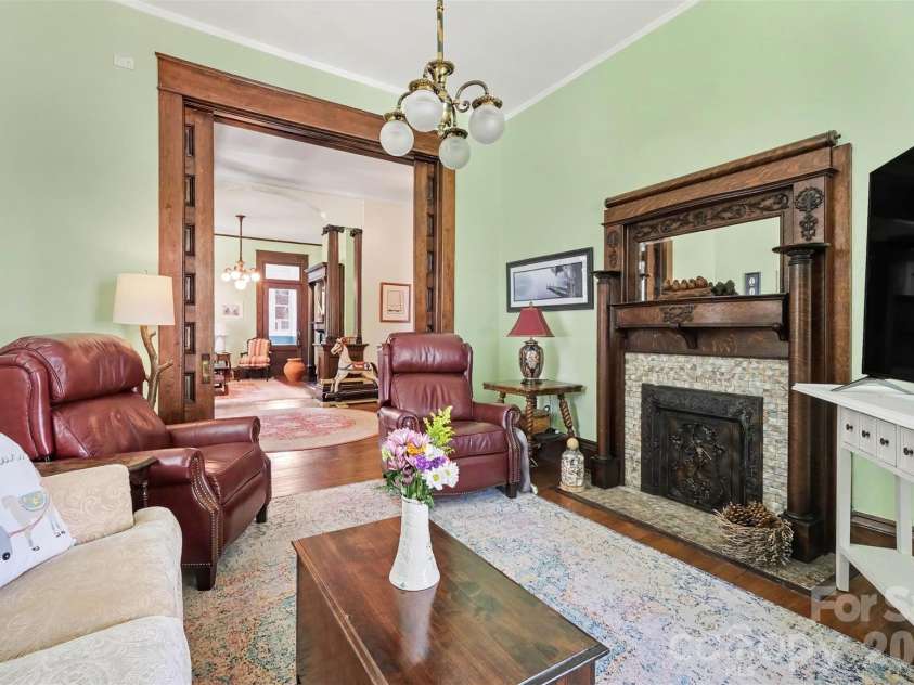624 Walnut Street, Statesville, NC 28677.  MLS# CAR4396029, YatesRealty ID 52364. 