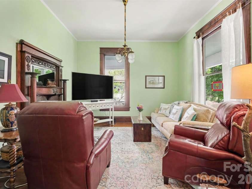 624 Walnut Street, Statesville, NC 28677.  MLS# CAR4396029, YatesRealty ID 52364. 