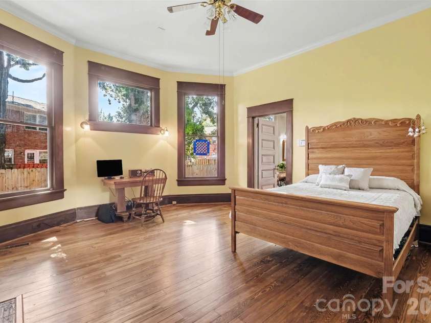 624 Walnut Street, Statesville, NC 28677.  MLS# CAR4396029, YatesRealty ID 52364. 
