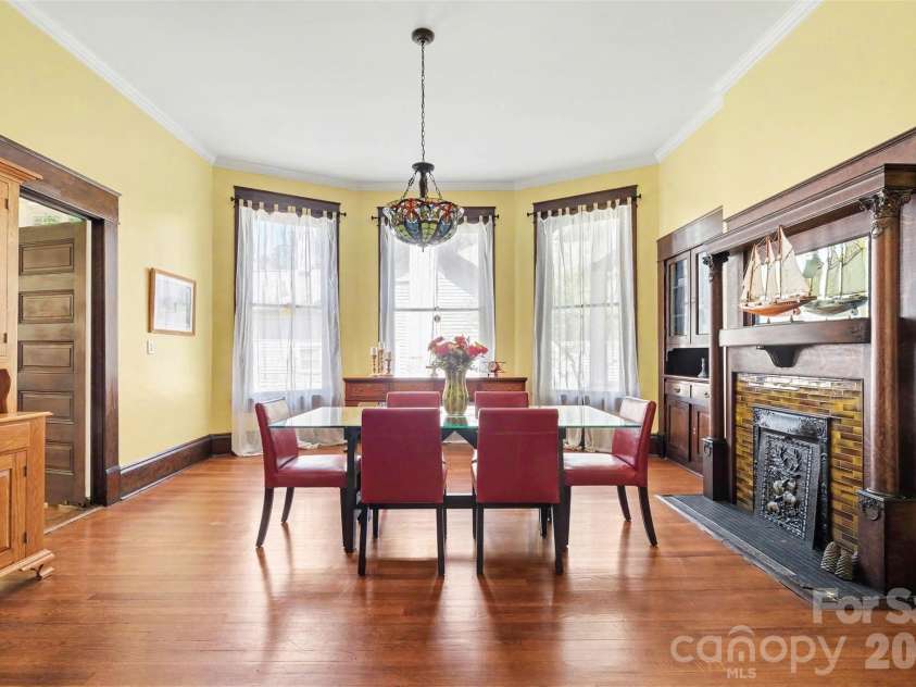 624 Walnut Street, Statesville, NC 28677.  MLS# CAR4396029, YatesRealty ID 52364. 