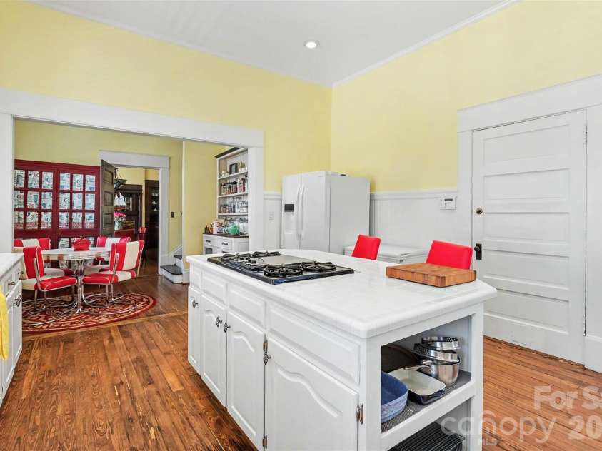624 Walnut Street, Statesville, NC 28677.  MLS# CAR4396029, YatesRealty ID 52364. 