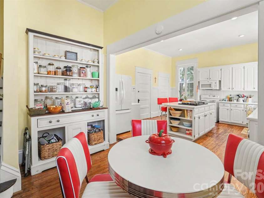 624 Walnut Street, Statesville, NC 28677.  MLS# CAR4396029, YatesRealty ID 52364. 
