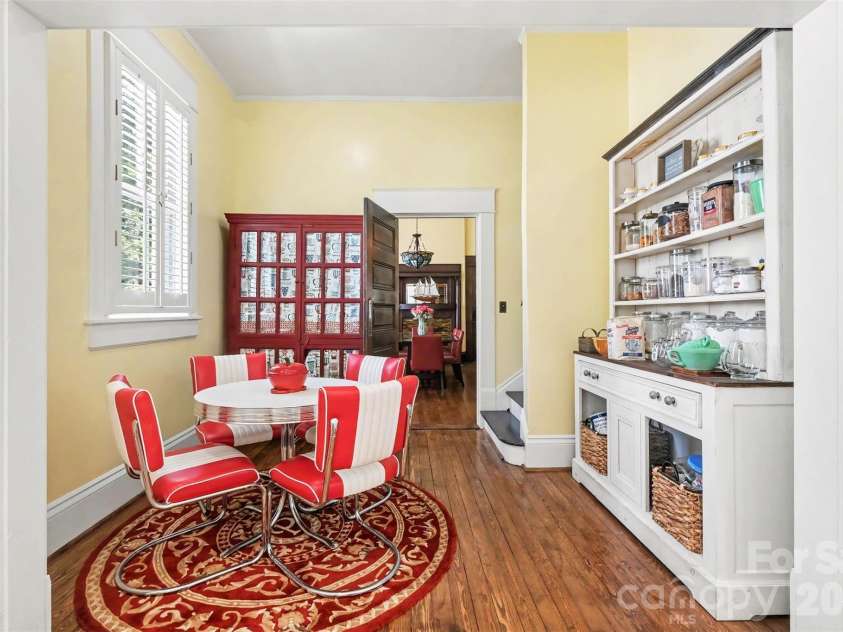 624 Walnut Street, Statesville, NC 28677.  MLS# CAR4396029, YatesRealty ID 52364. 