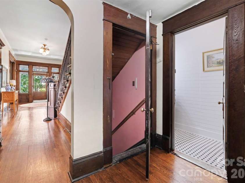 624 Walnut Street, Statesville, NC 28677.  MLS# CAR4396029, YatesRealty ID 52364. 