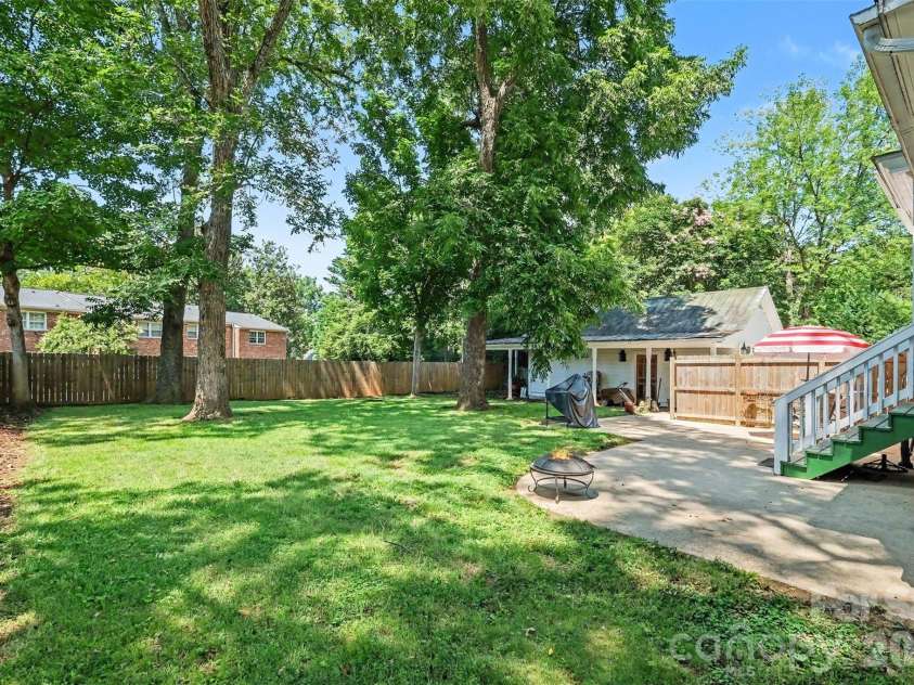 624 Walnut Street, Statesville, NC 28677.  MLS# CAR4396029, YatesRealty ID 52364. 