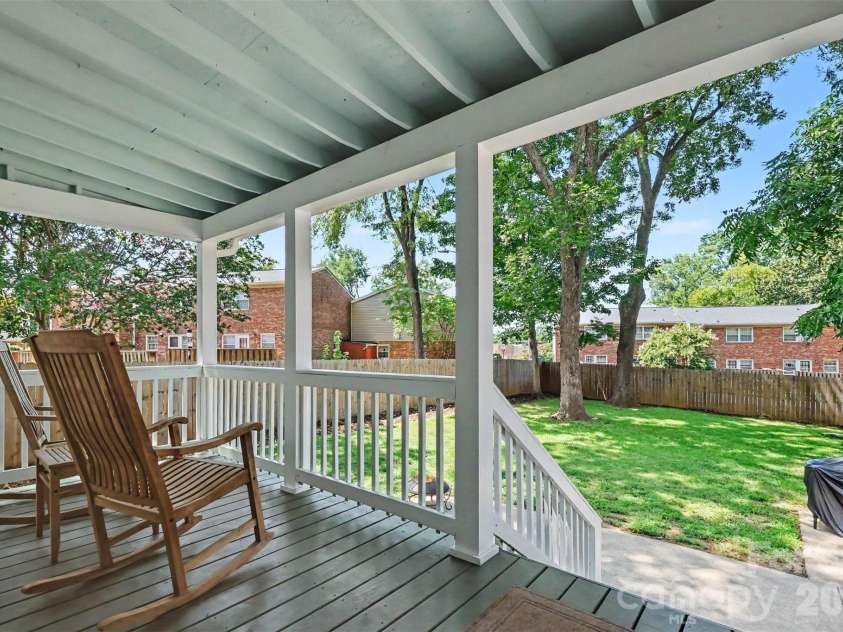 624 Walnut Street, Statesville, NC 28677.  MLS# CAR4396029, YatesRealty ID 52364. 