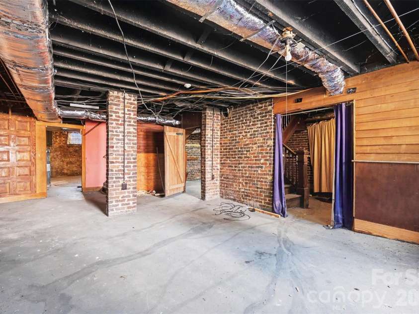 624 Walnut Street, Statesville, NC 28677.  MLS# CAR4396029, YatesRealty ID 52364. 