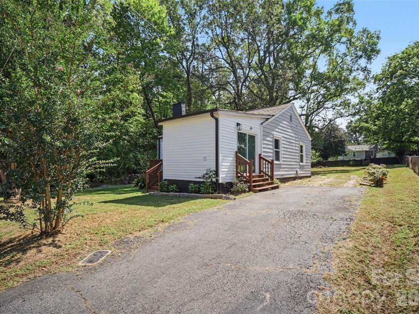 312 Prince Street, Kannapolis, NC 28083.  MLS# CAR4424619, YatesRealty ID 52367. 