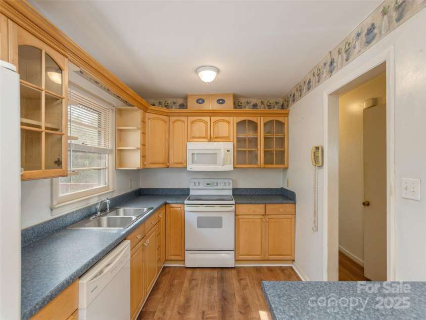 12 Birchwood Lane, Asheville, NC 28805.  MLS# CAR4244142, YatesRealty ID 5237. Another View of the Kitchen