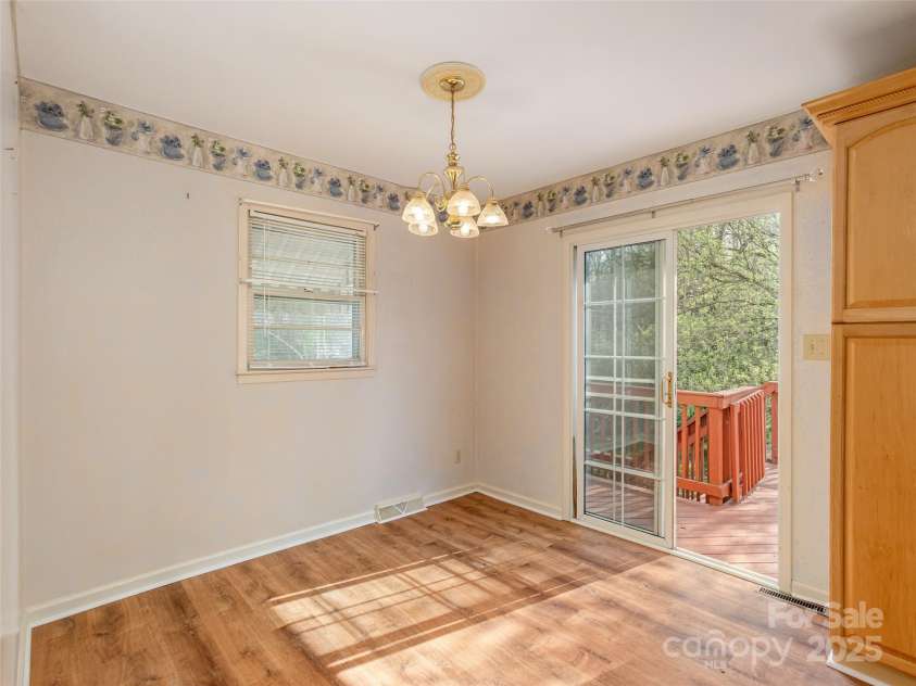 12 Birchwood Lane, Asheville, NC 28805.  MLS# CAR4244142, YatesRealty ID 5237. Dining Room