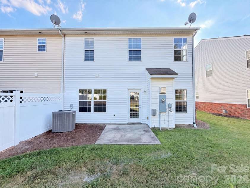 152 Clydesdale Court, Matthews, NC 28104.  MLS# CAR4426420, YatesRealty ID 52374. 
