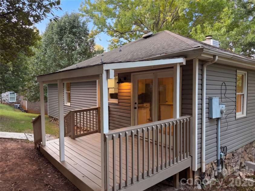 4043 Windward Drive, Tega Cay, SC 29708.  MLS# CAR4426167, YatesRealty ID 52375. 