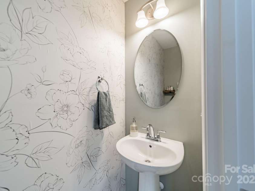 3104 Timber Mill Drive, Matthews, NC 28104.  MLS# CAR4234429, YatesRealty ID 5238. 