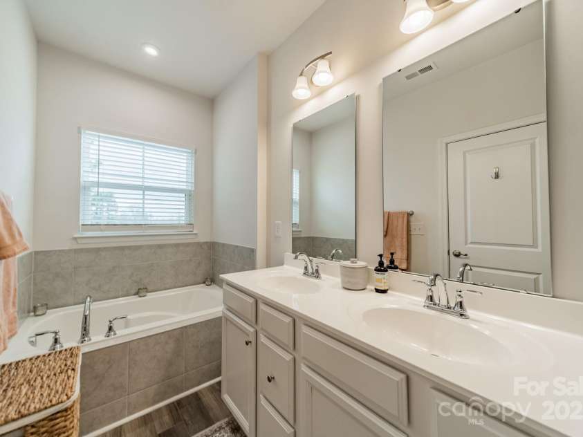 3104 Timber Mill Drive, Matthews, NC 28104.  MLS# CAR4234429, YatesRealty ID 5238. 