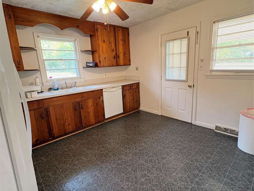 204 Nims Road, Mount Holly, NC 28120.  MLS# CAR4426810, YatesRealty ID 52380. Kitchen