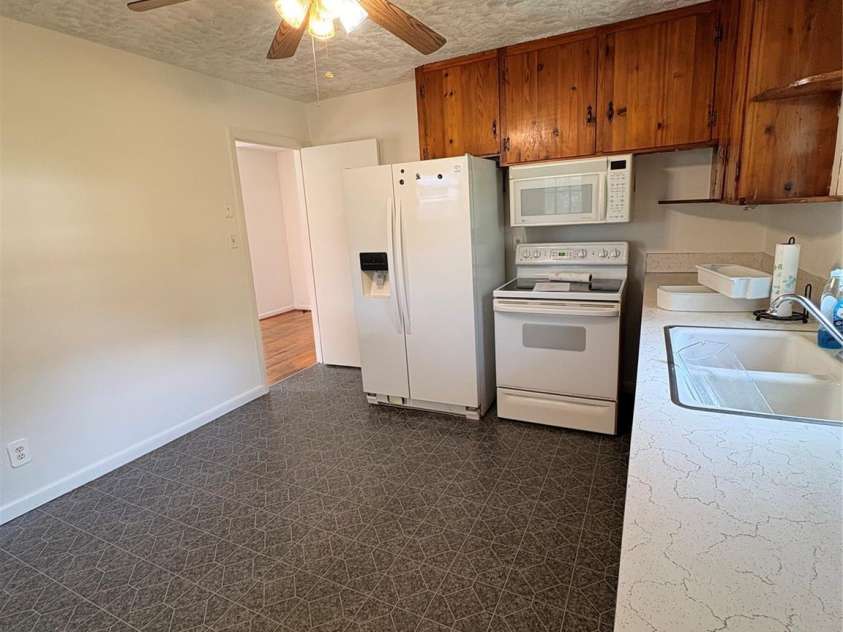 204 Nims Road, Mount Holly, NC 28120.  MLS# CAR4426810, YatesRealty ID 52380. Kitchen