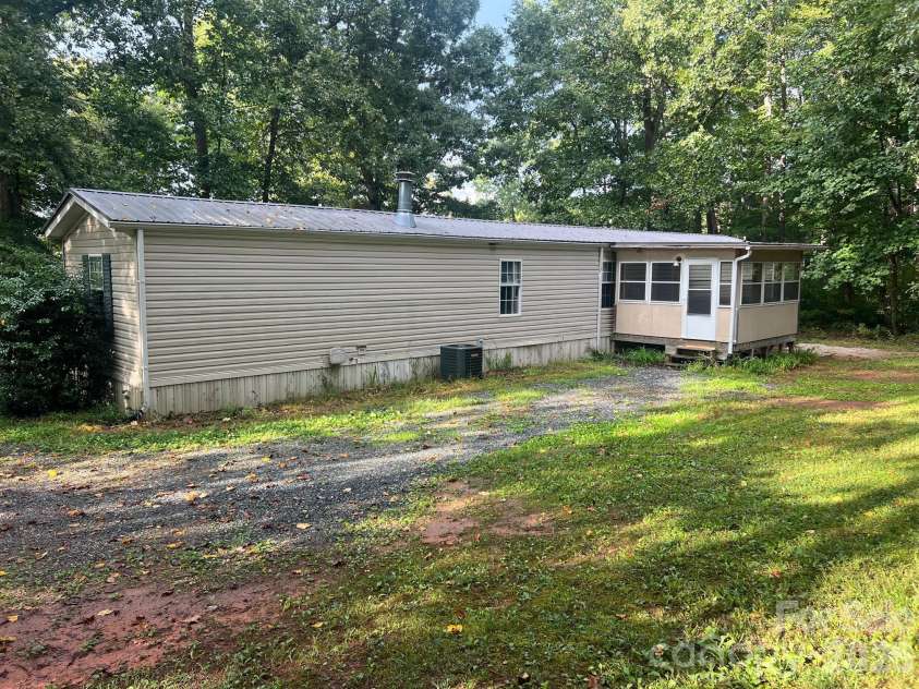 5543 White Oaks Drive, Morganton, NC 28655.  MLS# CAR4426777, YatesRealty ID 52381. 