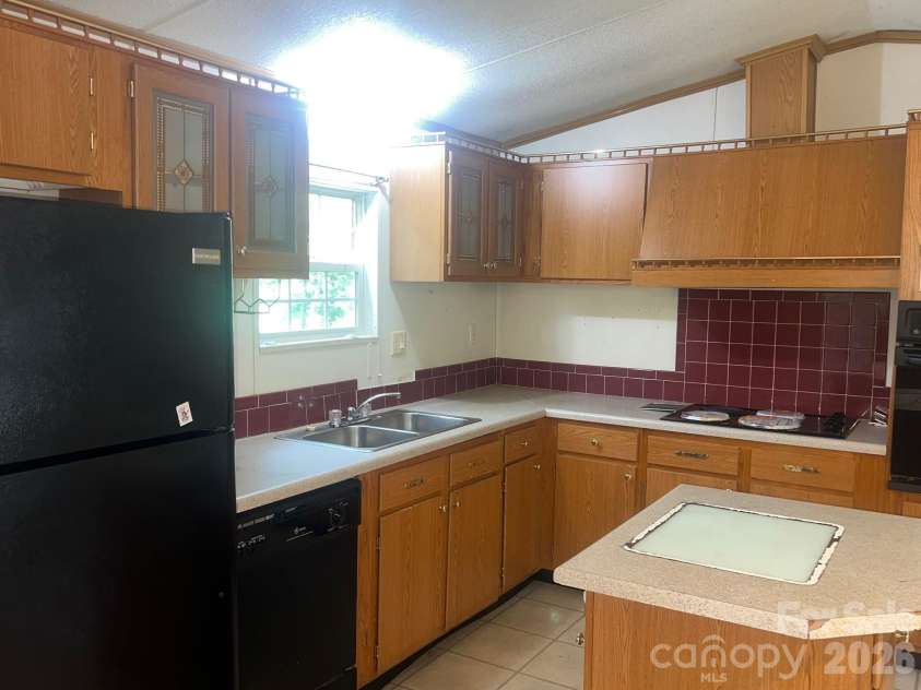 5543 White Oaks Drive, Morganton, NC 28655.  MLS# CAR4426777, YatesRealty ID 52381. 