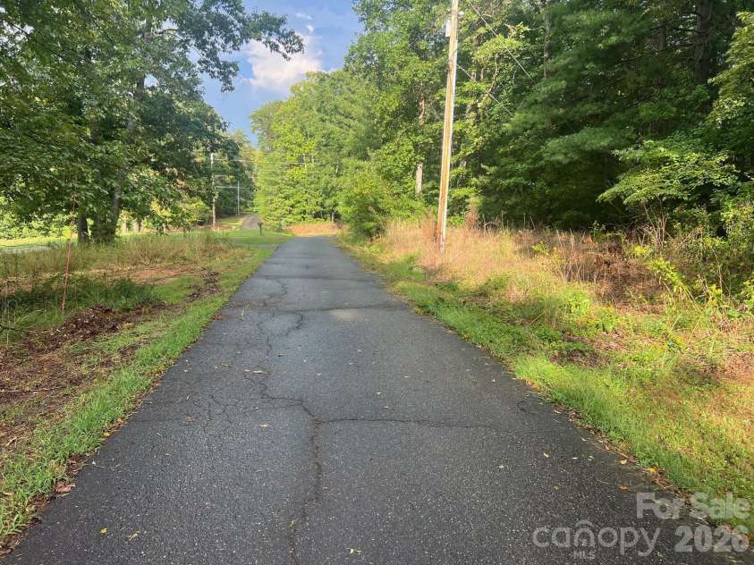 5543 White Oaks Drive, Morganton, NC 28655.  MLS# CAR4426777, YatesRealty ID 52381. 