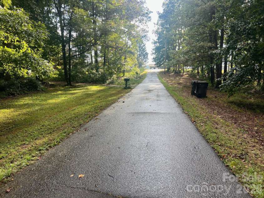 5543 White Oaks Drive, Morganton, NC 28655.  MLS# CAR4426777, YatesRealty ID 52381. 
