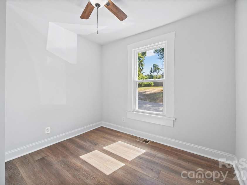 427 Oates Street, Rock Hill, SC 29730.  MLS# CAR4427081, YatesRealty ID 52382. 
