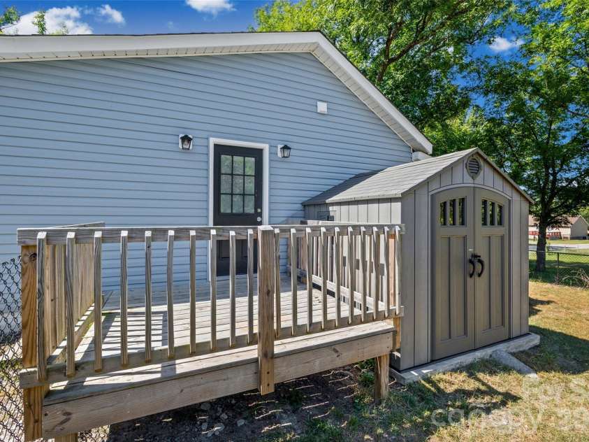 427 Oates Street, Rock Hill, SC 29730.  MLS# CAR4427081, YatesRealty ID 52382. 
