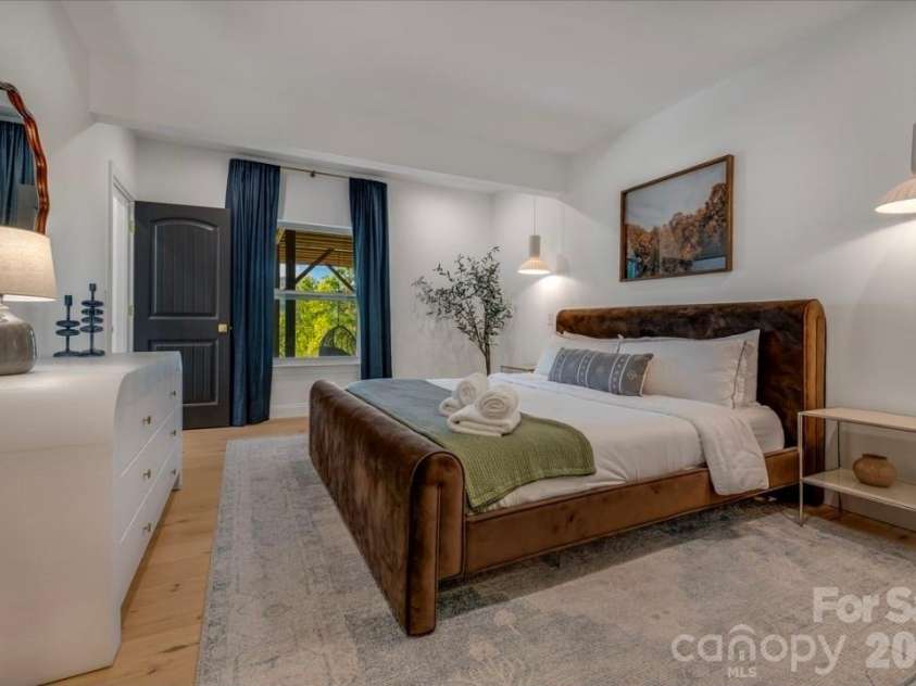 58 Bird Creek Estates Road, Black Mountain, NC 28711.  MLS# CAR4427379, YatesRealty ID 52383. Lower Level Main Bedroom Suite