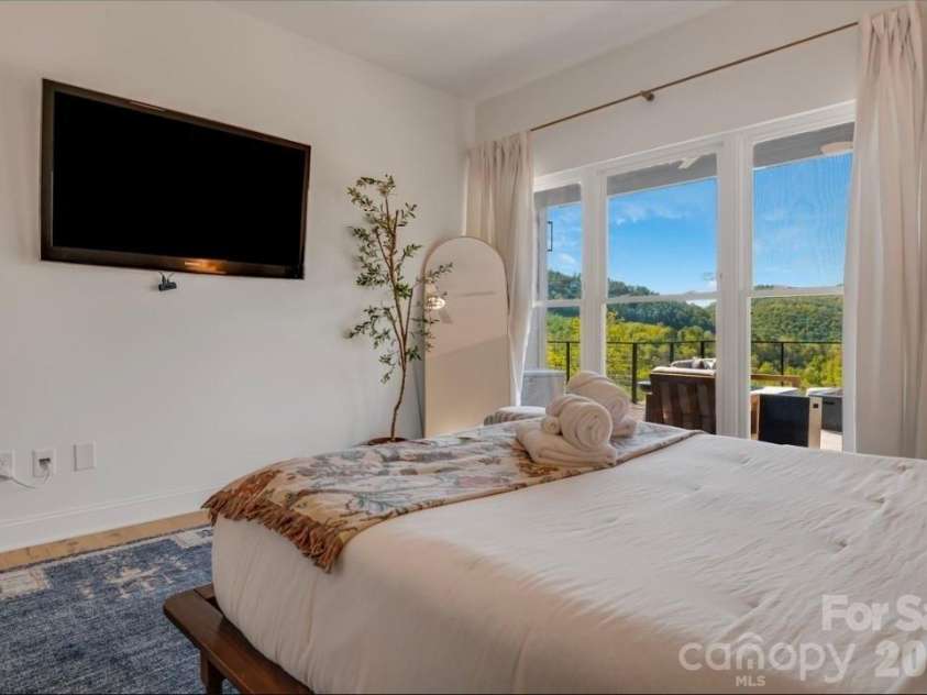 58 Bird Creek Estates Road, Black Mountain, NC 28711.  MLS# CAR4427379, YatesRealty ID 52383. Main Level Bedroom 2