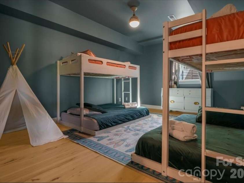 58 Bird Creek Estates Road, Black Mountain, NC 28711.  MLS# CAR4427379, YatesRealty ID 52383. The Bunk/Bedroom 5