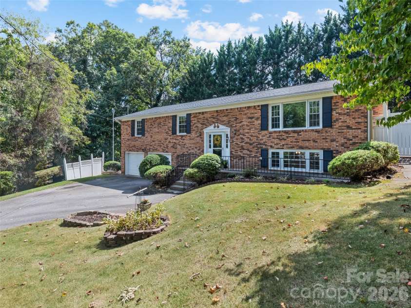 11 Crestwood Lane, Candler, NC 28715.  MLS# CAR4427440, YatesRealty ID 52386. 