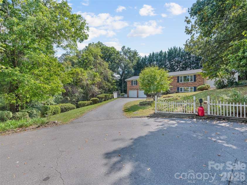 11 Crestwood Lane, Candler, NC 28715.  MLS# CAR4427440, YatesRealty ID 52386. 