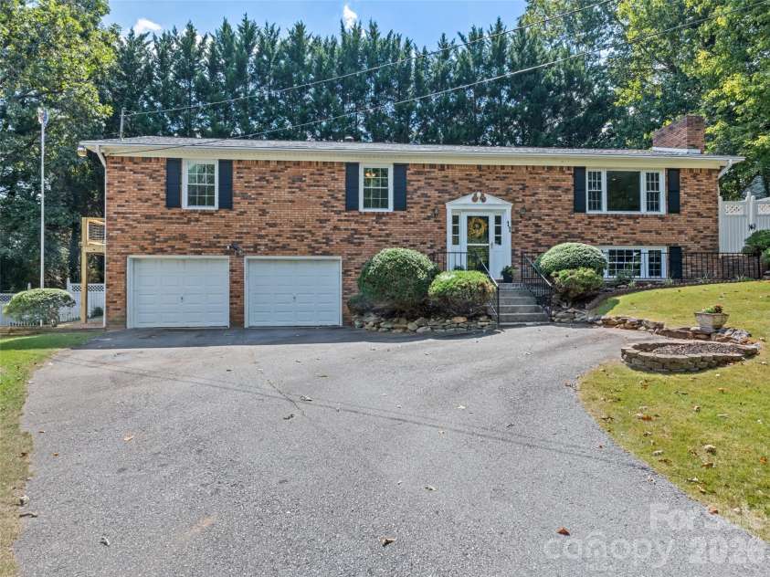 11 Crestwood Lane, Candler, NC 28715.  MLS# CAR4427440, YatesRealty ID 52386. 