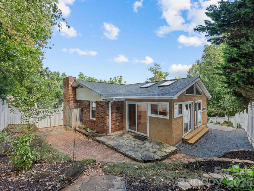 11 Crestwood Lane, Candler, NC 28715.  MLS# CAR4427440, YatesRealty ID 52386. 