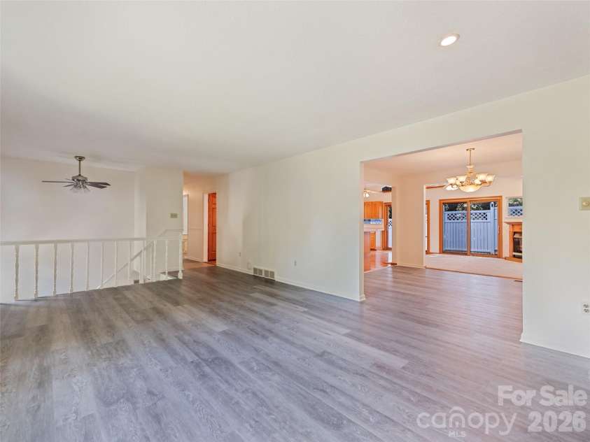11 Crestwood Lane, Candler, NC 28715.  MLS# CAR4427440, YatesRealty ID 52386. 
