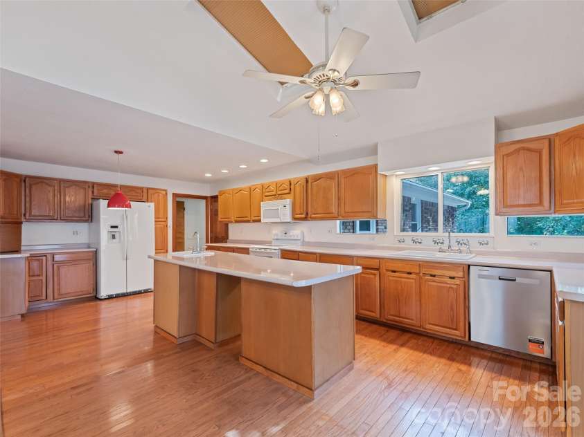 11 Crestwood Lane, Candler, NC 28715.  MLS# CAR4427440, YatesRealty ID 52386. 
