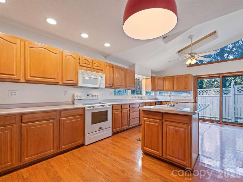 11 Crestwood Lane, Candler, NC 28715.  MLS# CAR4427440, YatesRealty ID 52386. 