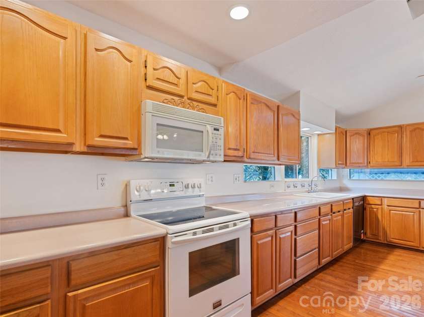11 Crestwood Lane, Candler, NC 28715.  MLS# CAR4427440, YatesRealty ID 52386. 